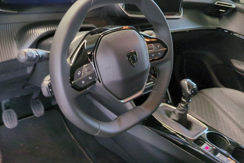 Peugeot 208 ALLURE